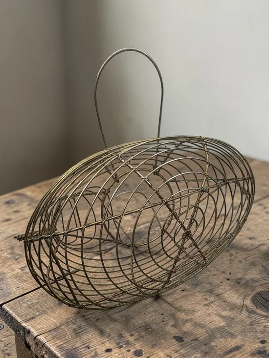 Vintage Primitive Wire Chicken Hen Shaped Egg Basket W/ Handles Farmhouse Decor - Picture 5 of 10